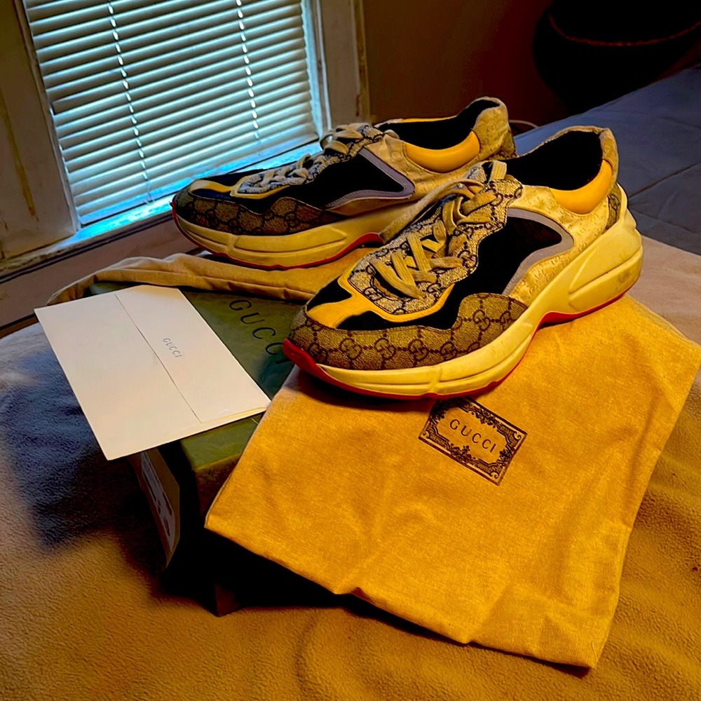 Men’s Gucci sneakers used but in very good condition asking $550